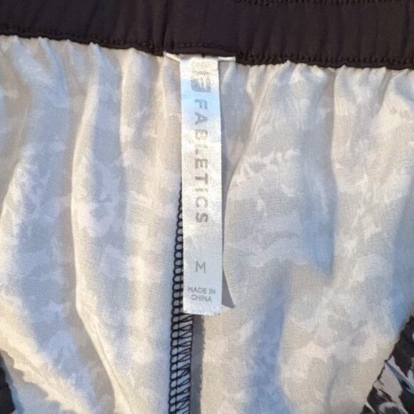 Fabletics Active Shorts - Medium - Zipper Pockets! - Black & white w/ Coral Pink - Picture 3 of 9